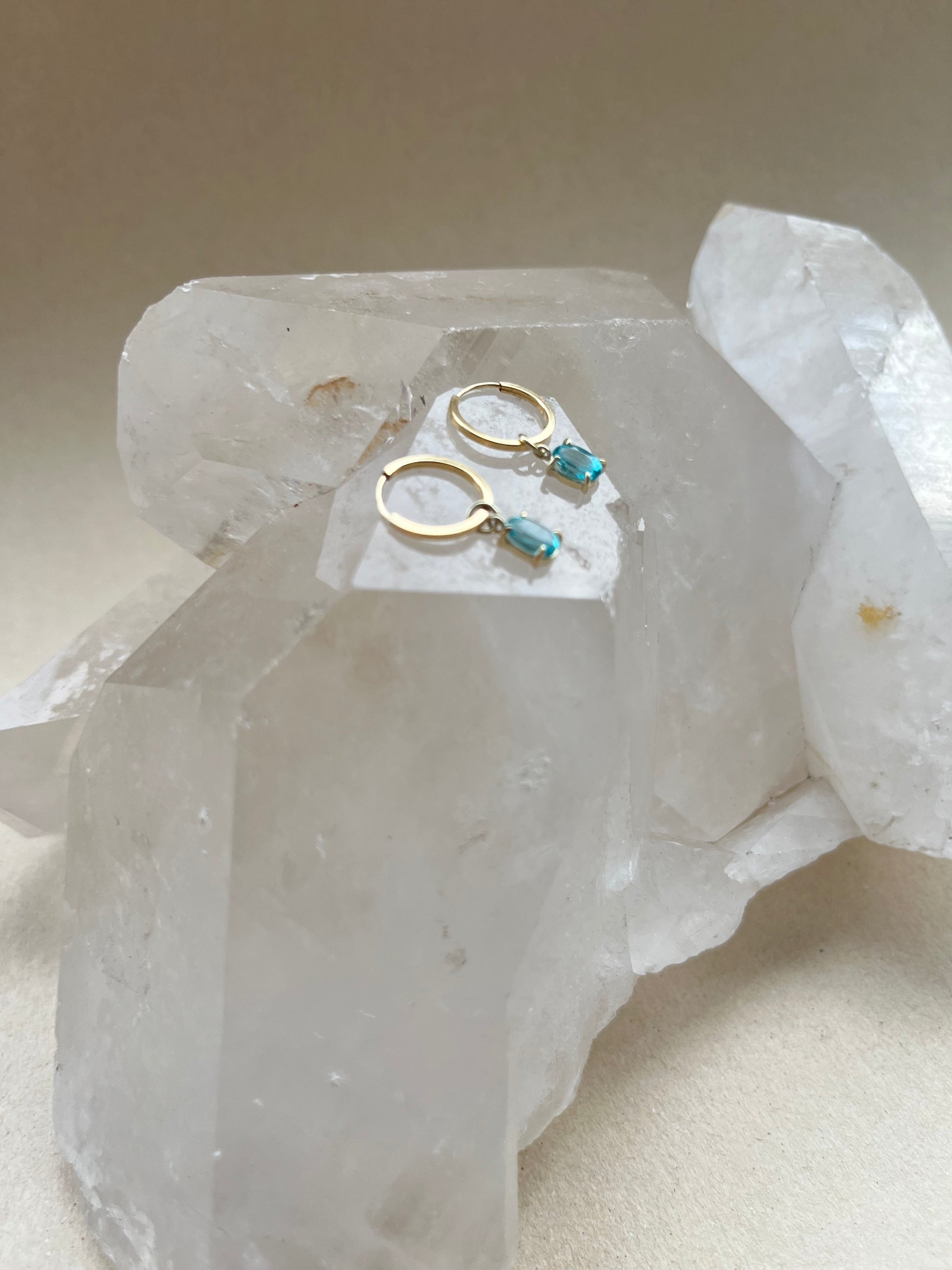 Argola Apatita | Linha Ouro 18k