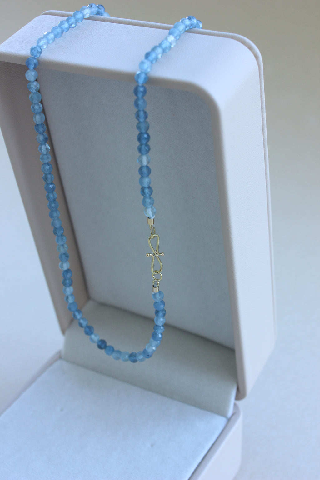 Colar Água Marinha | Fecho infinito | Ouro 18k