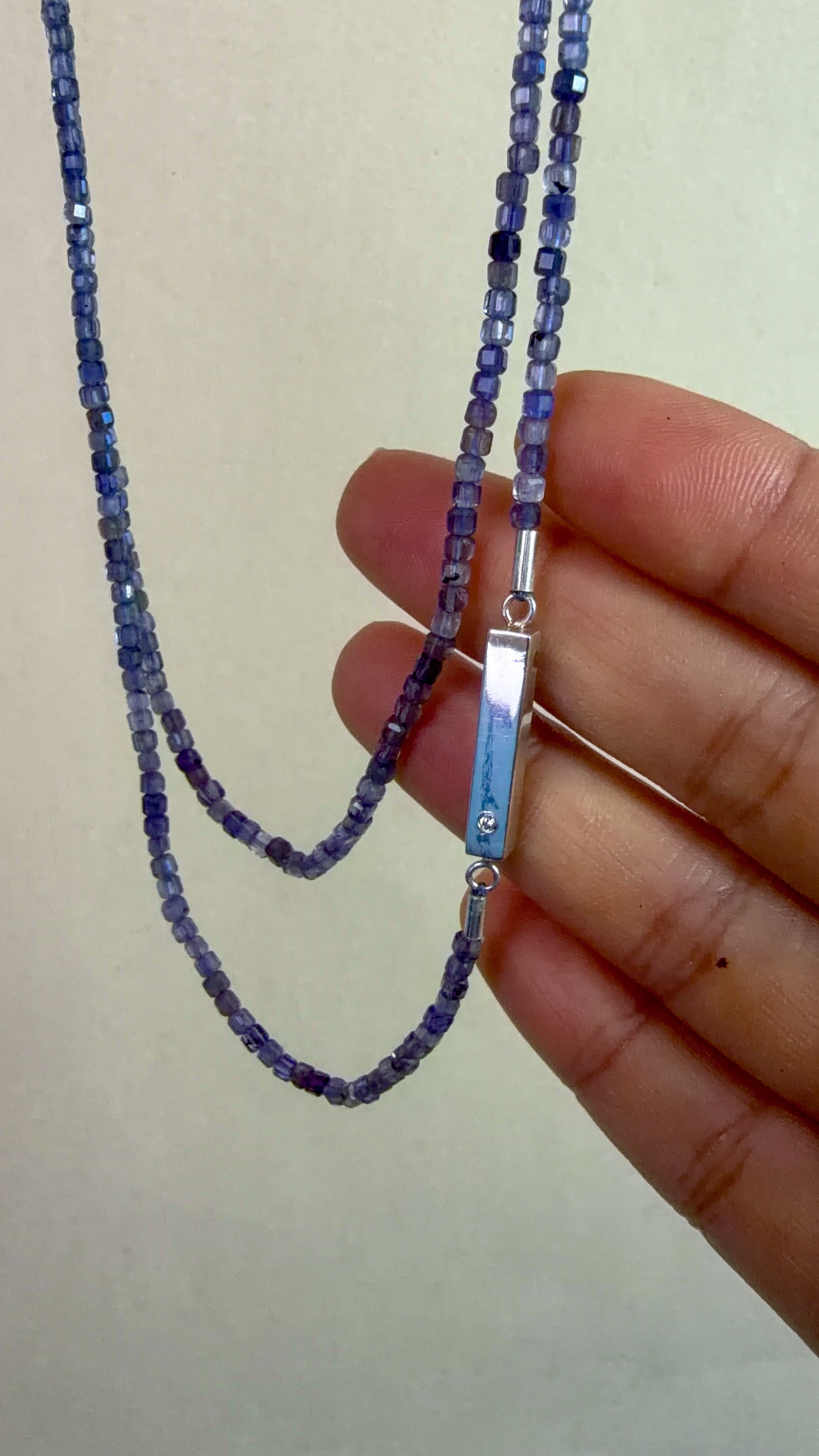 Colar em Iolitas| Fecho Joia com Diamante