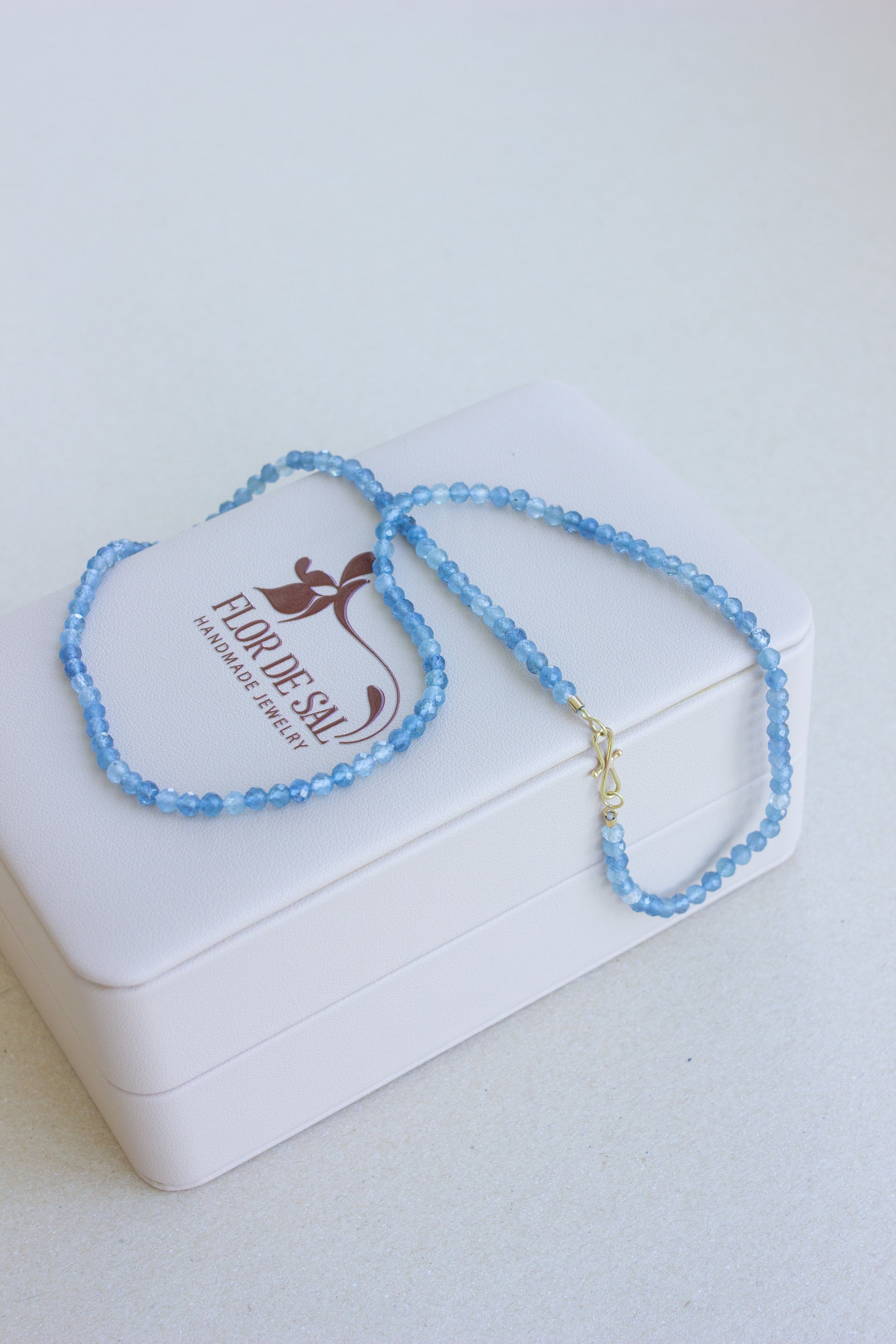 Colar Água Marinha | Fecho infinito | Ouro 18k