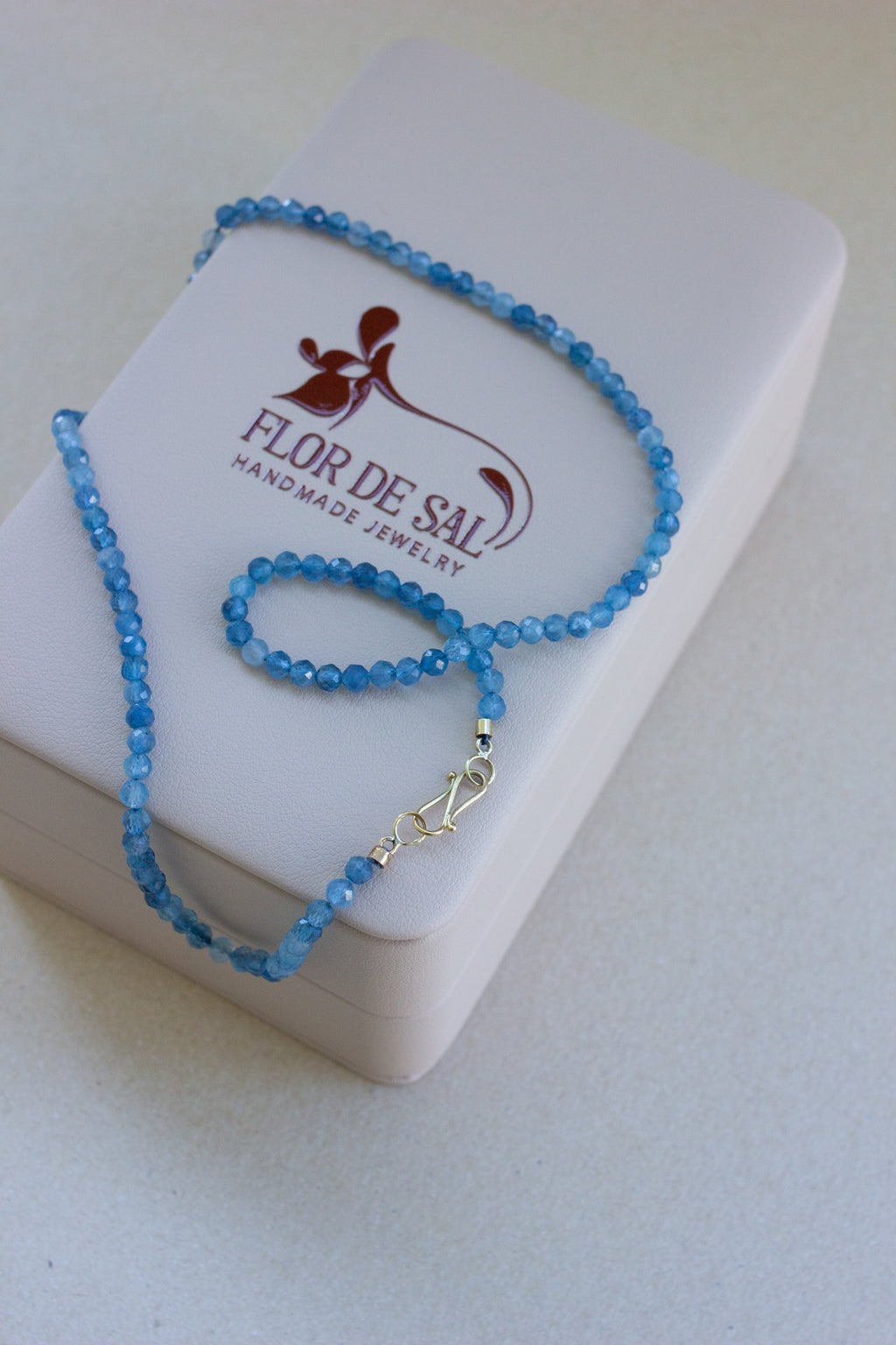 Colar Água Marinha | Fecho infinito | Ouro 18k