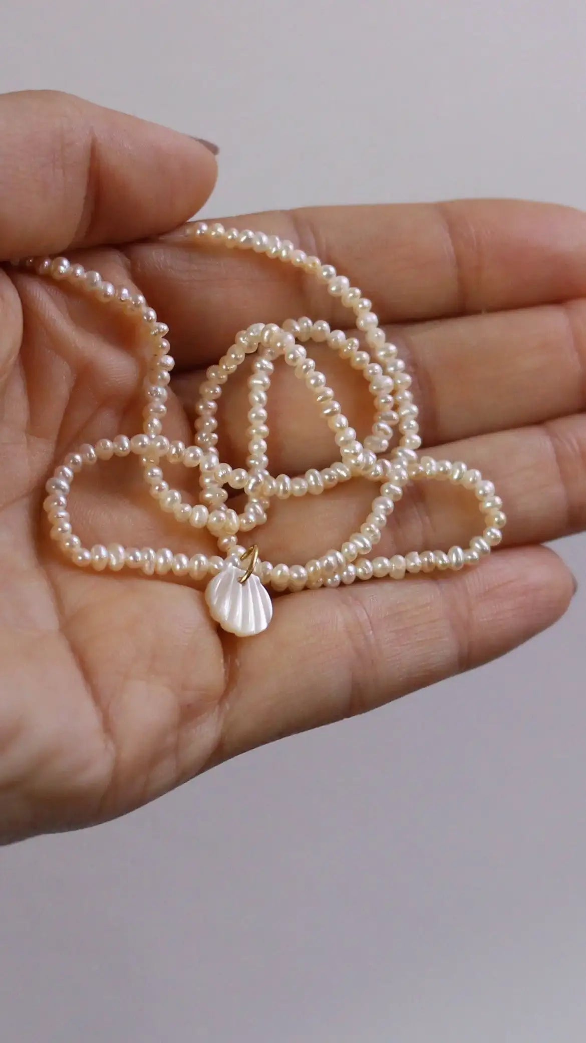 Colar mini pérolas linha ouro 18k