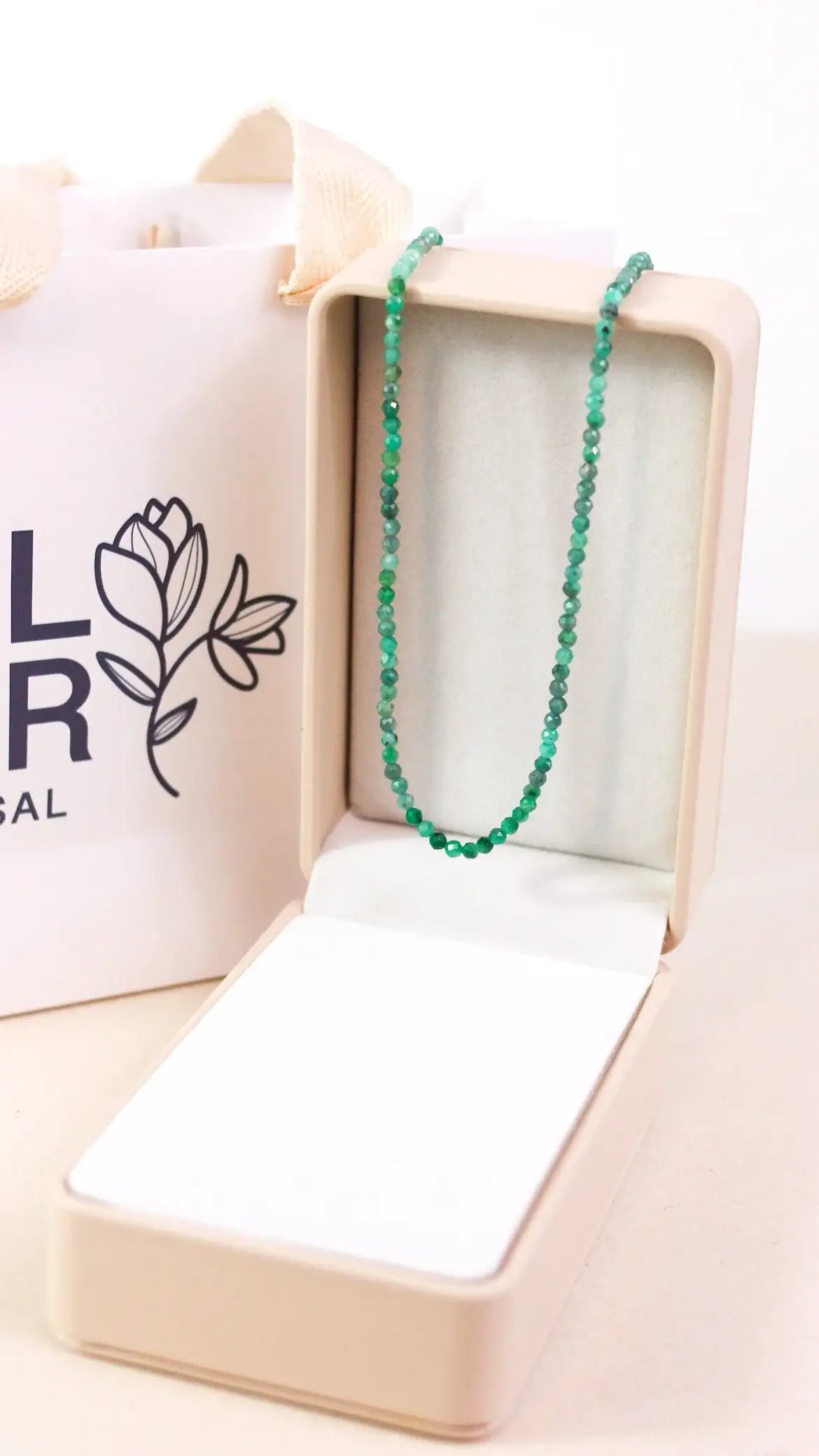 Colar em Esmeraldas Facetadas | Ouro 18k