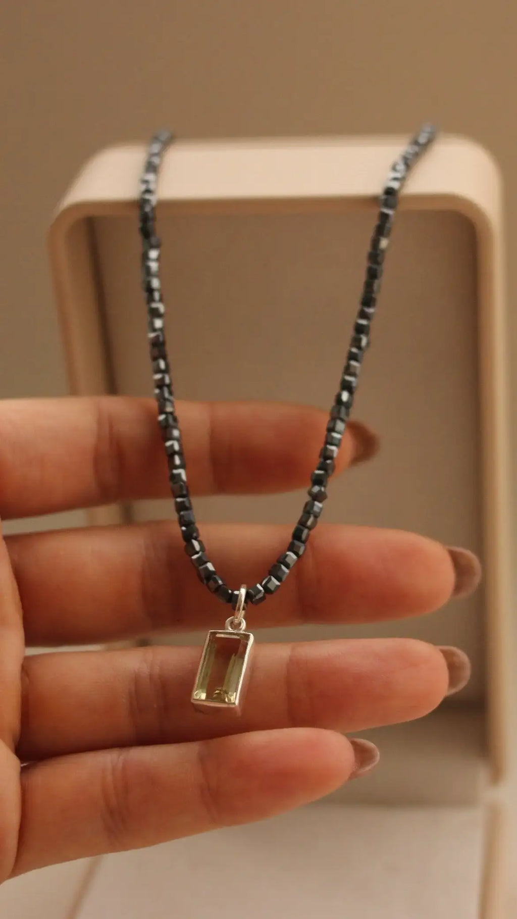 Colar Luz do Luar | Hematitas | linha Prata 950