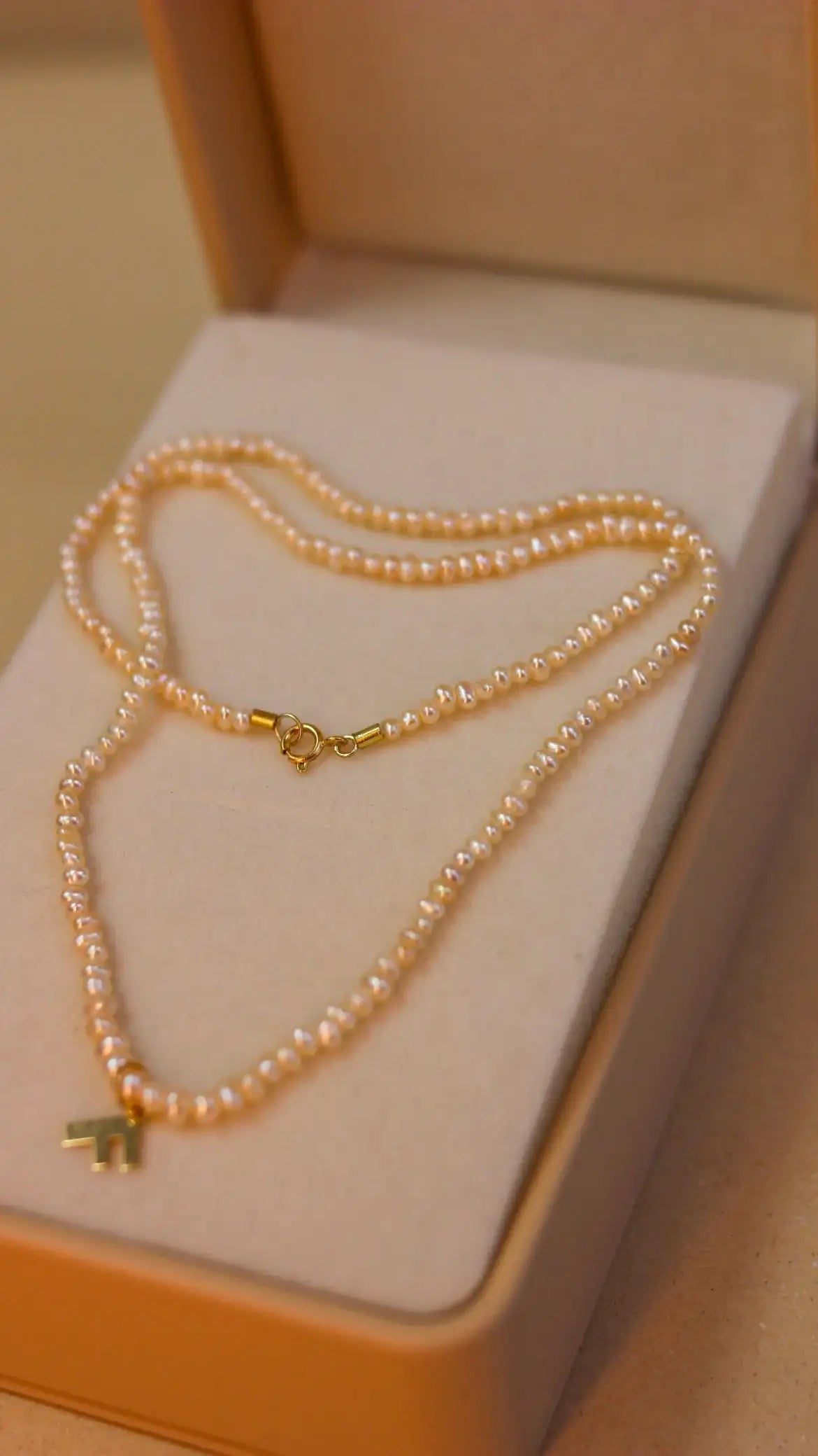 Colar mini pérolas linha ouro 18k