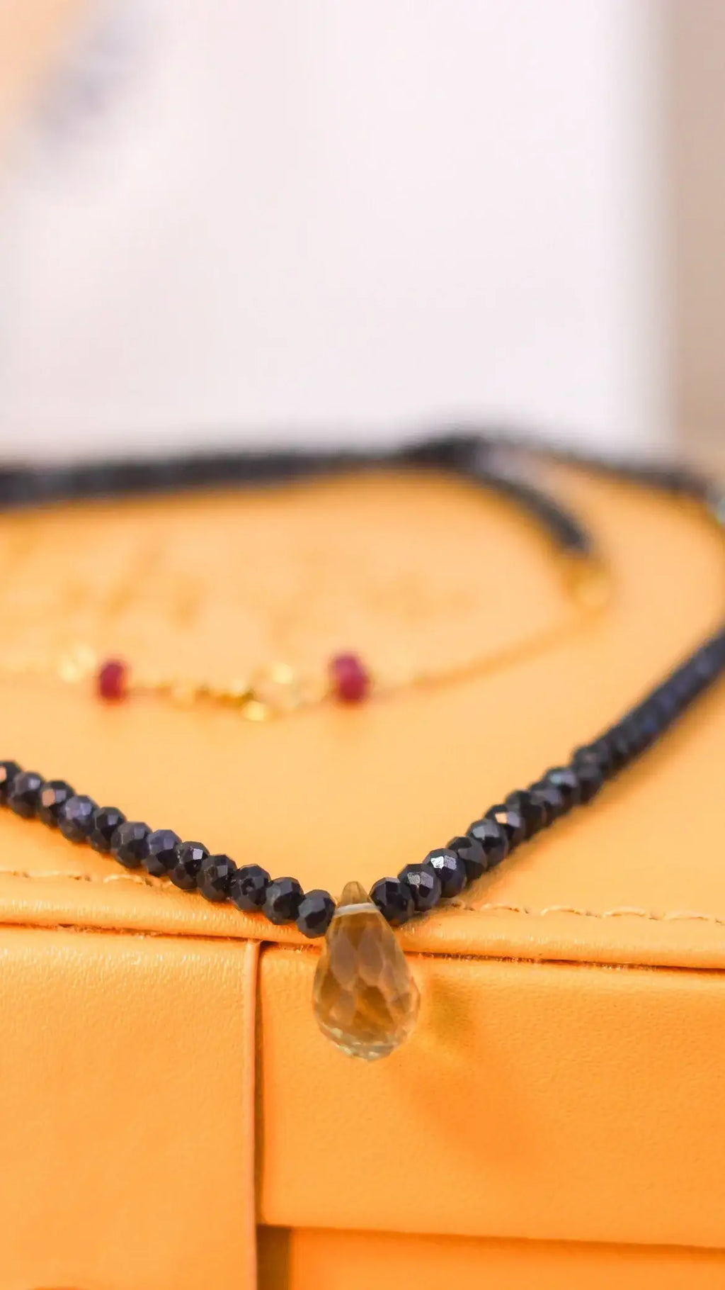 Colar em Safiras com Gota facetada | ouro 18k