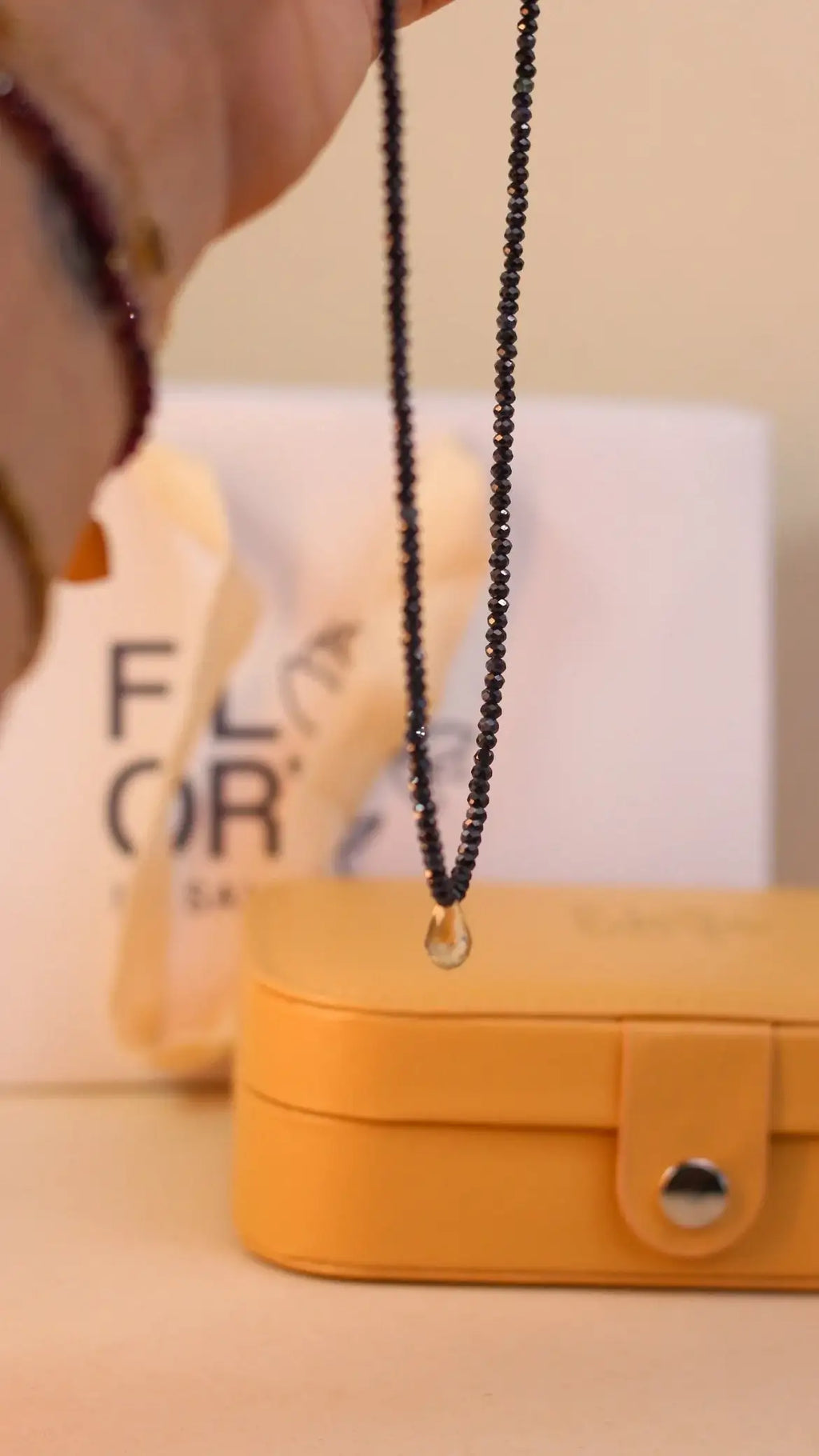 Colar em Safiras com Gota facetada | ouro 18k