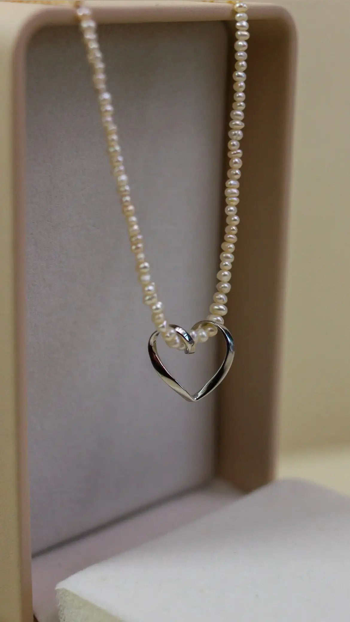 Colar mini pérolas linha ouro 18k