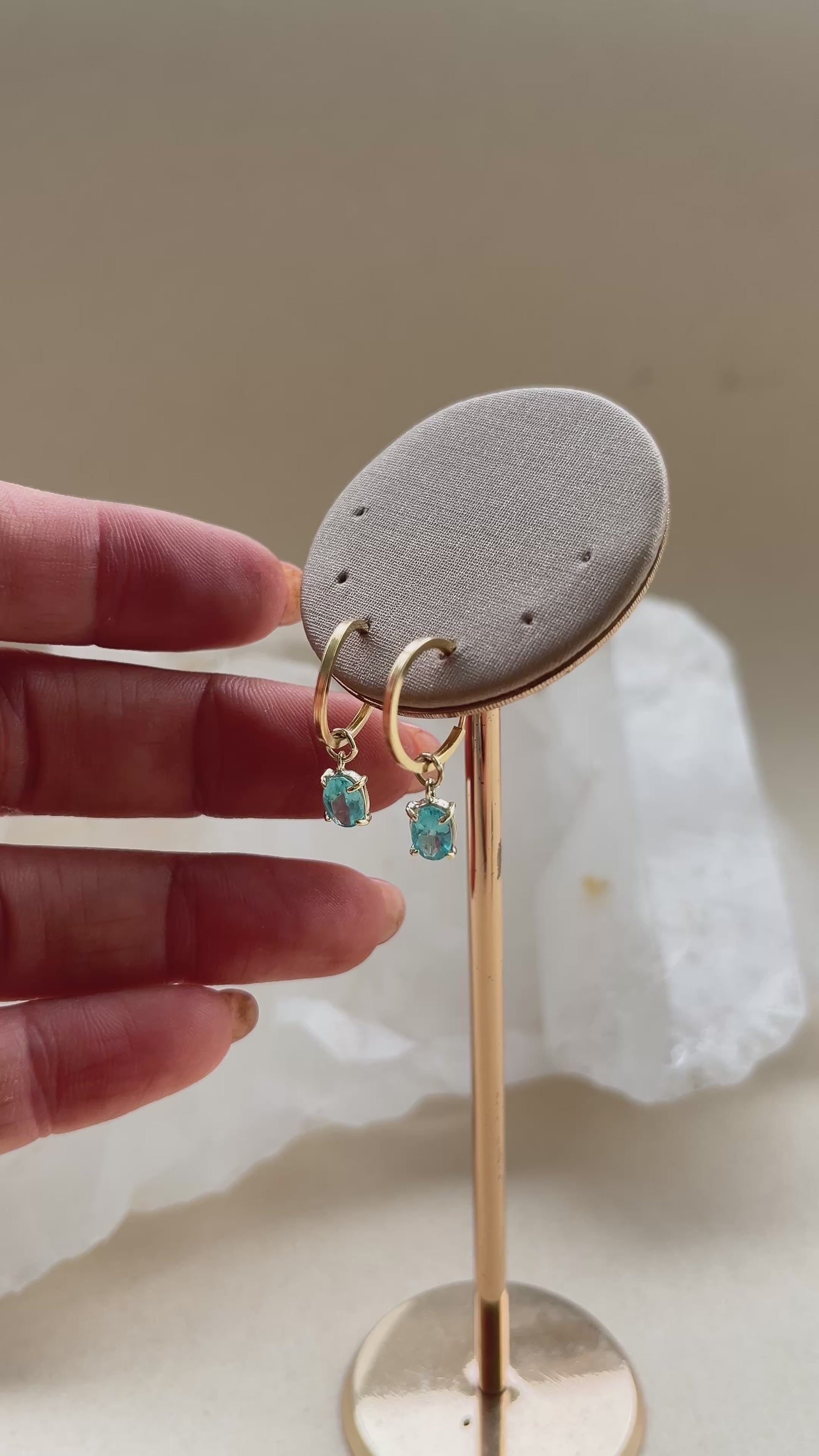 Argola Apatita | Linha Ouro 18k